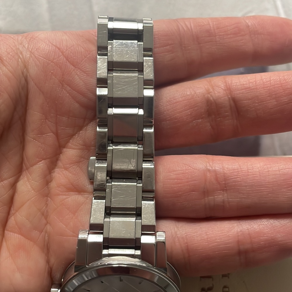 Burberry watch - Picture 3 of 3